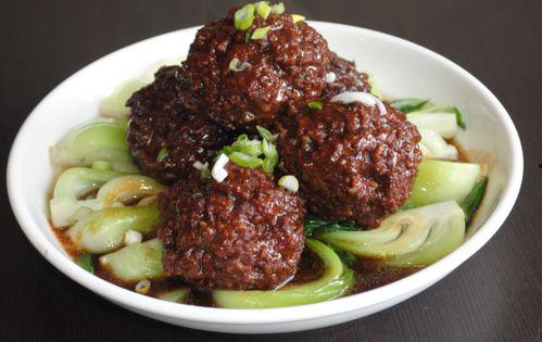 红烧丸子热门话题英文,Exploring the Popularity of Braised Meatball Dishes: A Culinary Trend Analysis
