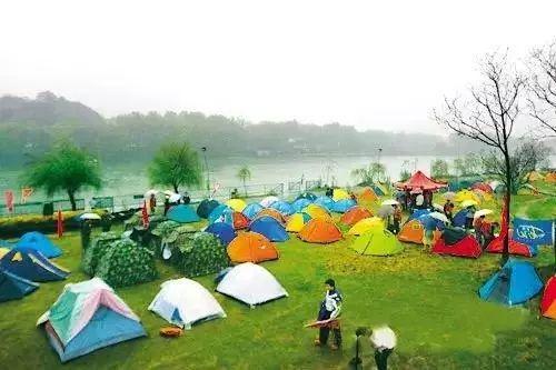 亲子露营热门话题英语,Top 10 Must-Have Tips for a Memorable Family Camping Adventure