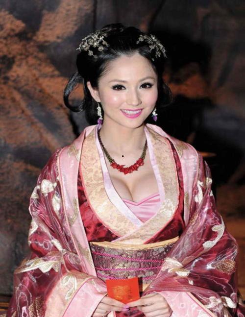 满族明星网红舞蹈古风女,古风网红演绎满族明星风采